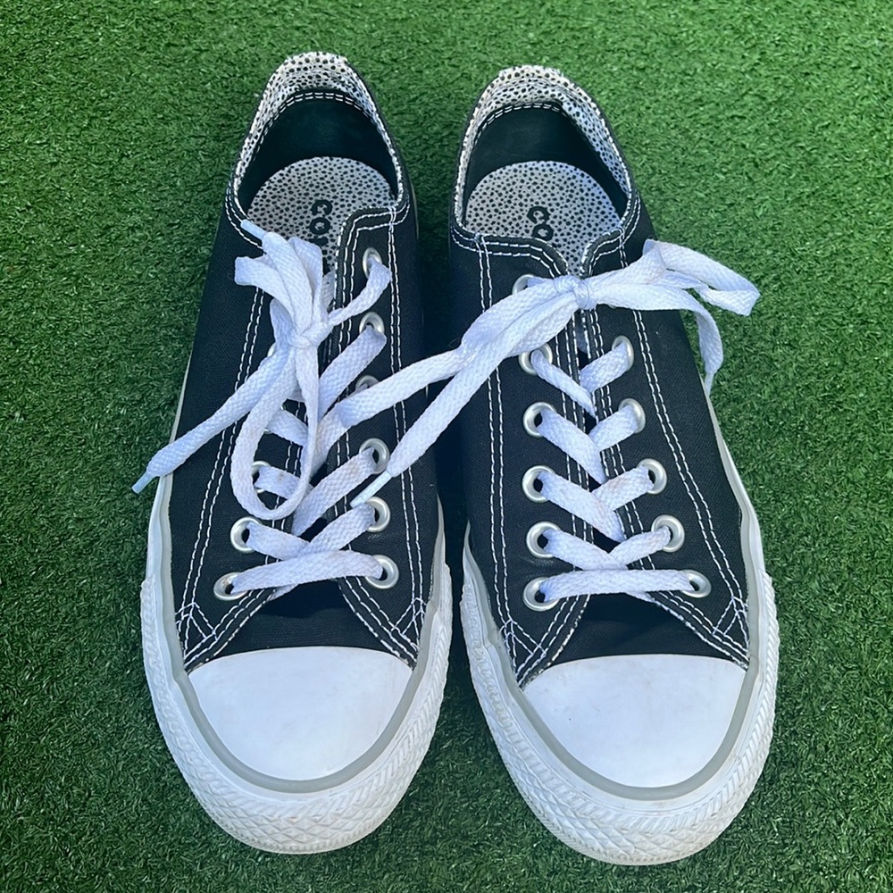 GUC Black Converse